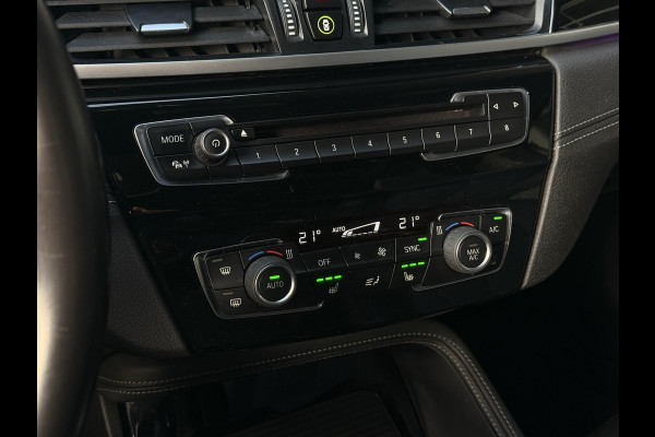BMW X1 xDrive25e M SPORT | PANORAMA | ELEKTR. STOELEN | HARMAN KARDON | LEDER | 19 INCH LM VELGEN | TREKHAAK |