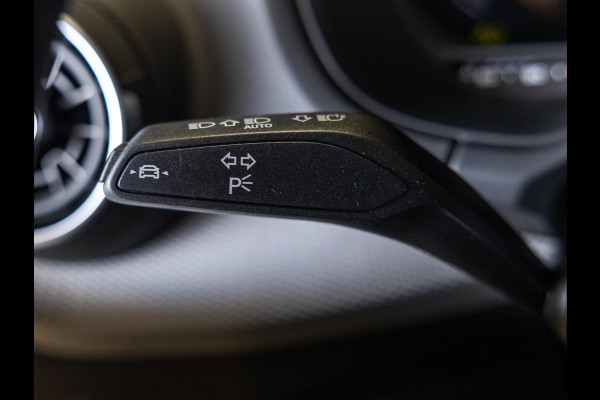 Audi Q2 35 TFSI Advanced edition / 150pk / Stoelverwarming / Keyless entry / Matrix LED / Adaptieve cruise control /