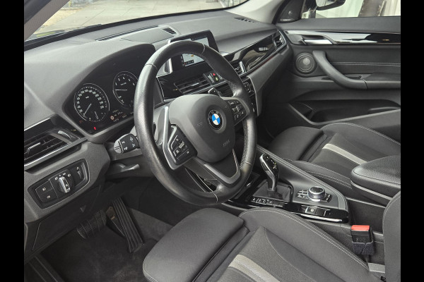 BMW X1 sDrive20i SPORTLINE | HARMAN KARDON | SPORTSTOELEN | TREKHAAK | STOELVERWARMING |