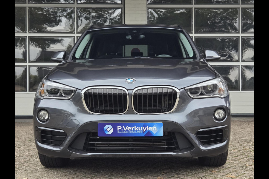 BMW X1 sDrive20i SPORTLINE | HARMAN KARDON | SPORTSTOELEN | TREKHAAK | STOELVERWARMING |