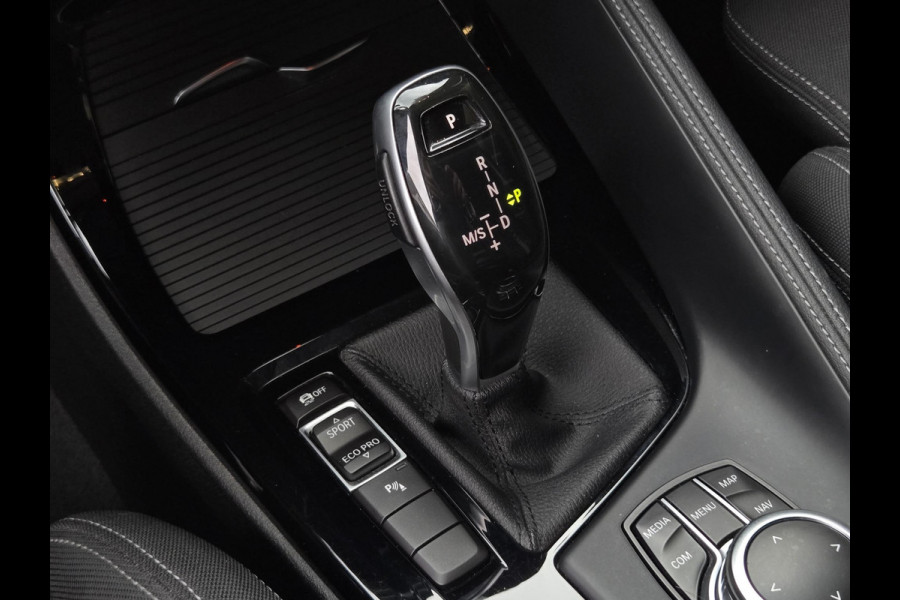 BMW X1 sDrive20i SPORTLINE | HARMAN KARDON | SPORTSTOELEN | TREKHAAK | STOELVERWARMING |
