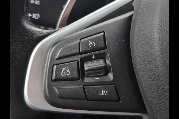 BMW X1 sDrive20i SPORTLINE | HARMAN KARDON | SPORTSTOELEN | TREKHAAK | STOELVERWARMING |