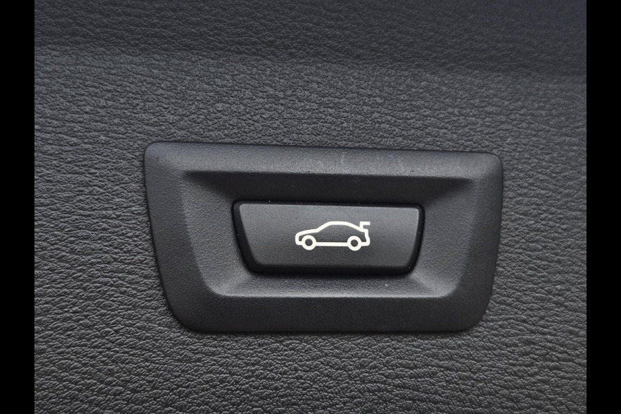 BMW X1 sDrive20i SPORTLINE | HARMAN KARDON | SPORTSTOELEN | TREKHAAK | STOELVERWARMING |