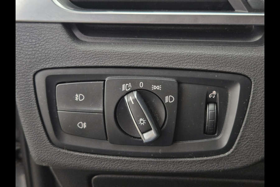 BMW X1 sDrive20i SPORTLINE | HARMAN KARDON | SPORTSTOELEN | TREKHAAK | STOELVERWARMING |