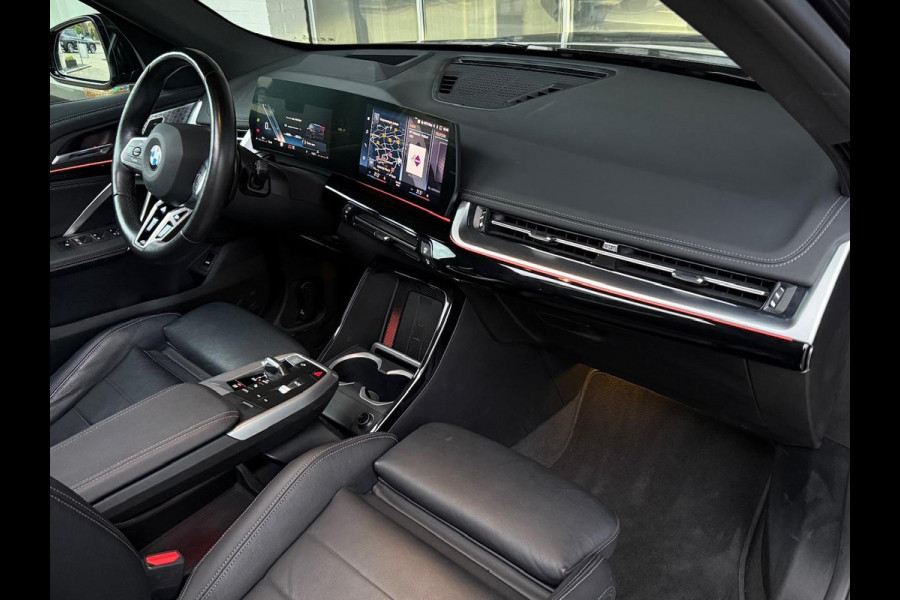 BMW X1 xDrive23i M SPORT | PANORAMADAK | TREKHAAK | HARMAN KARDON | DRIVING PROFF. | MEMORY SEATS |