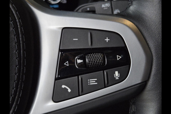 BMW X3 xDrive30e LCI | SPORTSTOELEN | LEDER | PANORAMADAK | CAMERA | TREKHAAK |