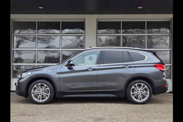 BMW X1 XDRIVE25E SPORT LINE | SPORTSTOELEN | PANORAMA | CAMERA | KEYLESS |