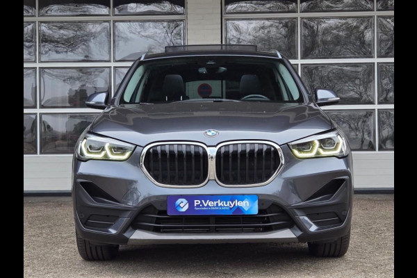 BMW X1 XDRIVE25E SPORT LINE | SPORTSTOELEN | PANORAMA | CAMERA | KEYLESS |