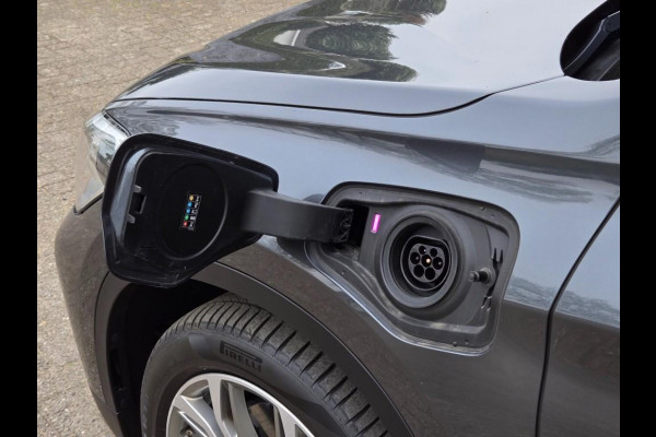 BMW X1 XDRIVE25E SPORT LINE | SPORTSTOELEN | PANORAMA | CAMERA | KEYLESS |