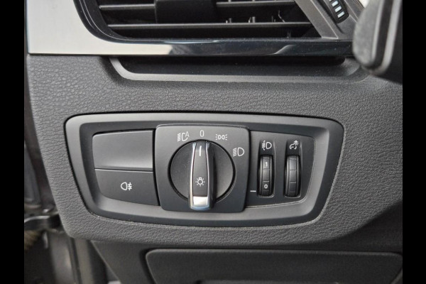BMW X1 XDRIVE25E SPORT LINE | SPORTSTOELEN | PANORAMA | CAMERA | KEYLESS |