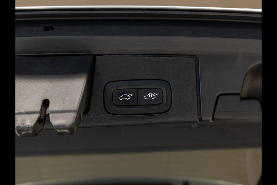 Volvo XC60 2.0 T8 Twin Engine AWD Inscription / 407pk / ERAD vervangen / Trekhaak / Panorama dak / Stoelverwarming /