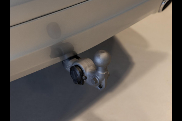 Volvo XC60 2.0 T8 Twin Engine AWD Inscription / 407pk / ERAD vervangen / Trekhaak / Panorama dak / Stoelverwarming /