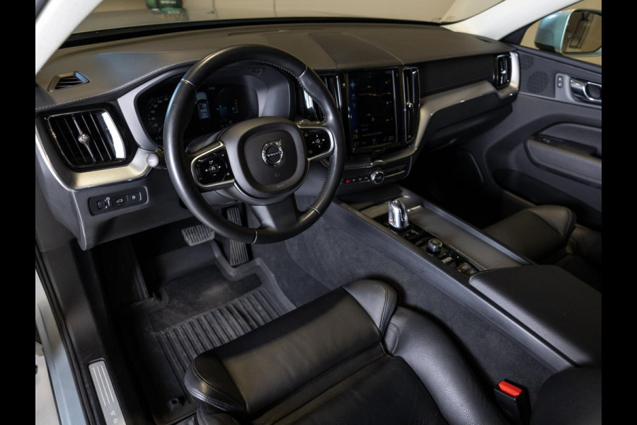 Volvo XC60 2.0 T8 Twin Engine AWD Inscription / 407pk / ERAD vervangen / Trekhaak / Panorama dak / Stoelverwarming /