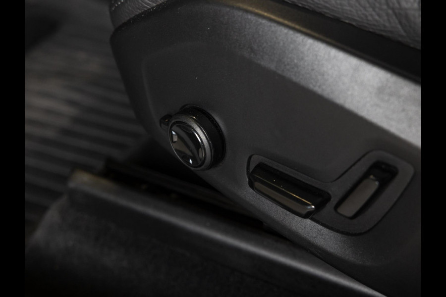 Volvo XC60 2.0 T8 Twin Engine AWD Inscription / 407pk / ERAD vervangen / Trekhaak / Panorama dak / Stoelverwarming /