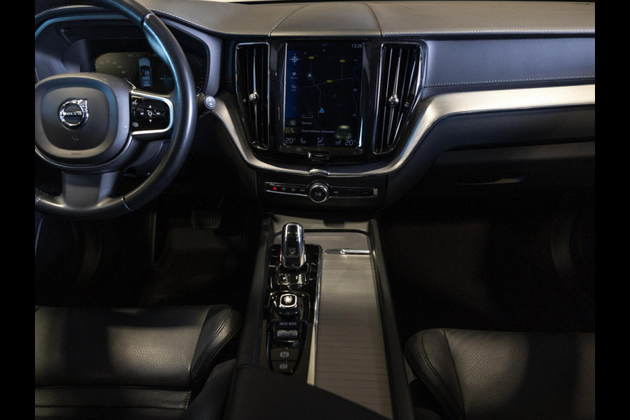 Volvo XC60 2.0 T8 Twin Engine AWD Inscription / 407pk / ERAD vervangen / Trekhaak / Panorama dak / Stoelverwarming /