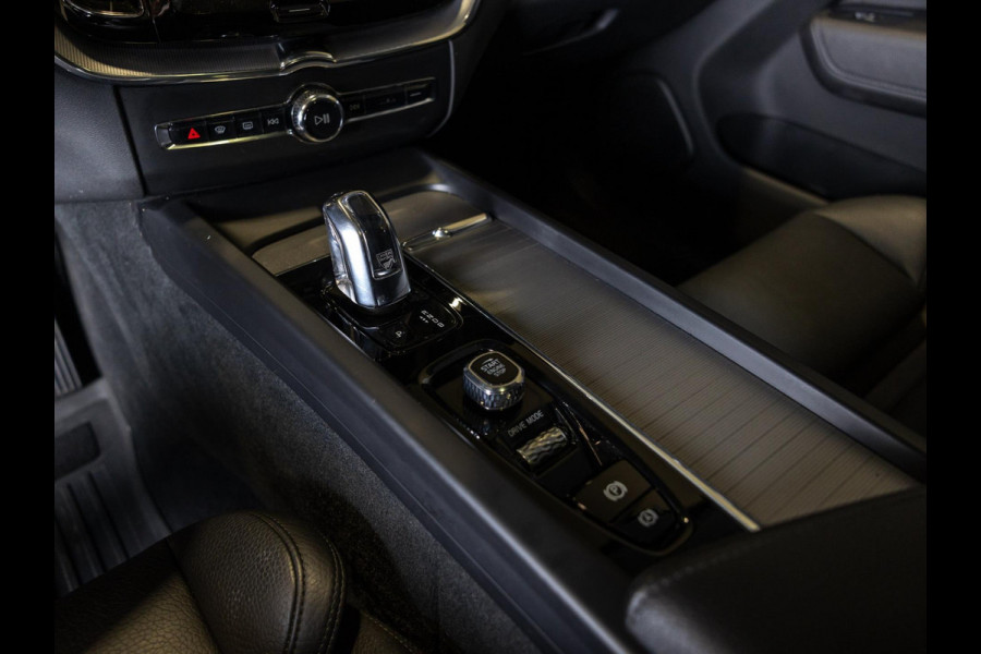 Volvo XC60 2.0 T8 Twin Engine AWD Inscription / 407pk / ERAD vervangen / Trekhaak / Panorama dak / Stoelverwarming /