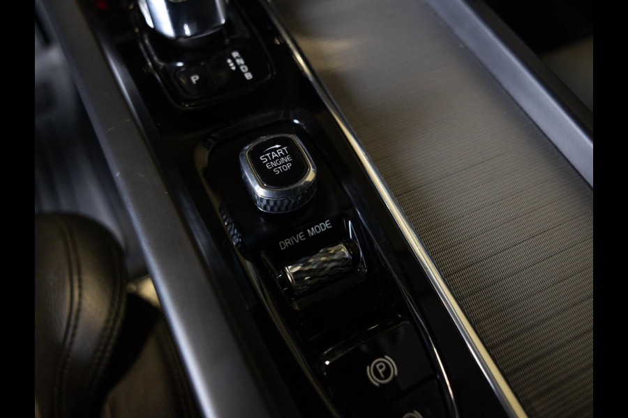 Volvo XC60 2.0 T8 Twin Engine AWD Inscription / 407pk / ERAD vervangen / Trekhaak / Panorama dak / Stoelverwarming /