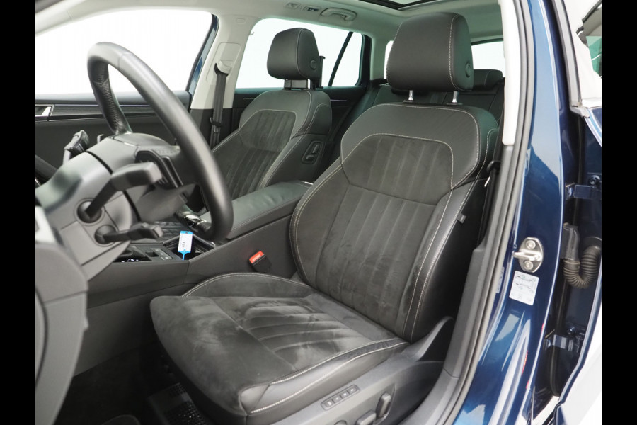 Škoda Superb Combi 1.4 TSI iV Style | Panoramadak | Canton | Trekhaak | 360 | Keyless | Adaptive Cruise | Carplay