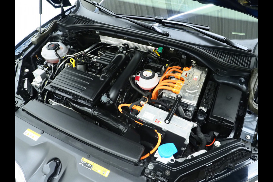 Škoda Superb Combi 1.4 TSI iV Style | Panoramadak | Canton | Trekhaak | 360 | Keyless | Adaptive Cruise | Carplay