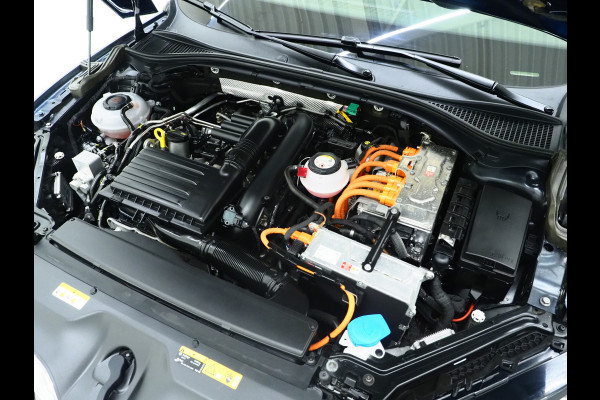 Škoda Superb Combi 1.4 TSI iV Style | Panoramadak | Canton | Trekhaak | 360 | Keyless | Adaptive Cruise | Carplay