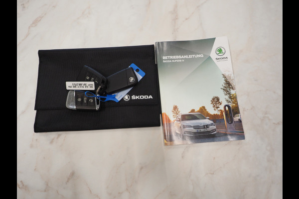 Škoda Superb Combi 1.4 TSI iV Style | Panoramadak | Canton | Trekhaak | 360 | Keyless | Adaptive Cruise | Carplay