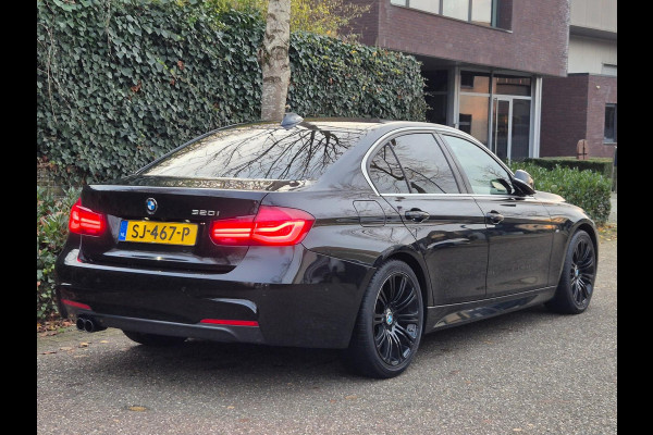 BMW 3-serie 320i M Sport Ed Apple CarPlay Trekhaak Camera Line Assist Shadow Executive