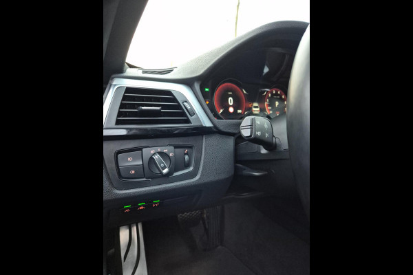 BMW 3-serie 320i M Sport Ed Apple CarPlay Trekhaak Camera Line Assist Shadow Executive