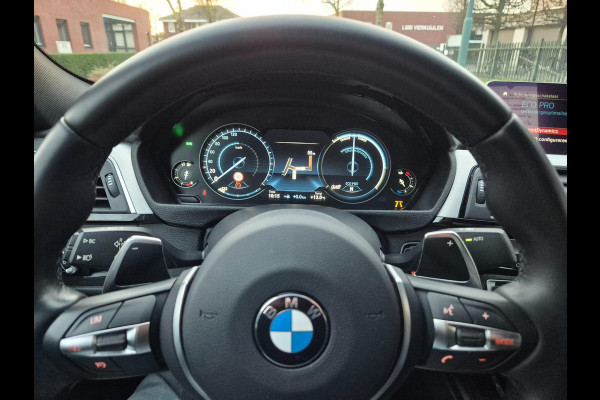 BMW 3-serie 320i M Sport Ed Apple CarPlay Trekhaak Camera Line Assist Shadow Executive
