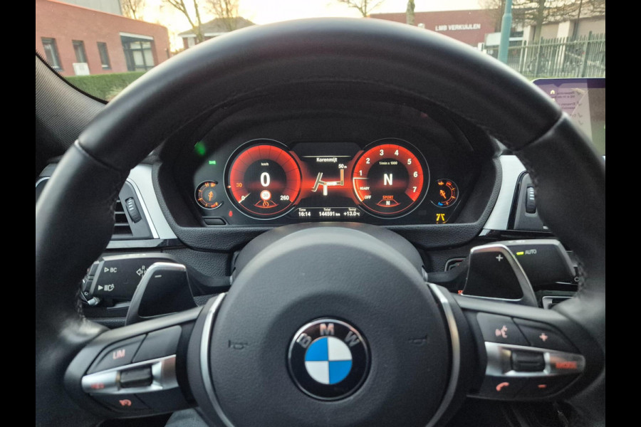 BMW 3-serie 320i M Sport Ed Apple CarPlay Trekhaak Camera Line Assist Shadow Executive