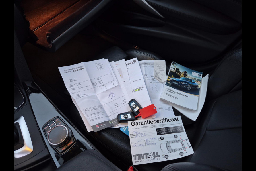 BMW 3-serie 320i M Sport Ed Apple CarPlay Trekhaak Camera Line Assist Shadow Executive