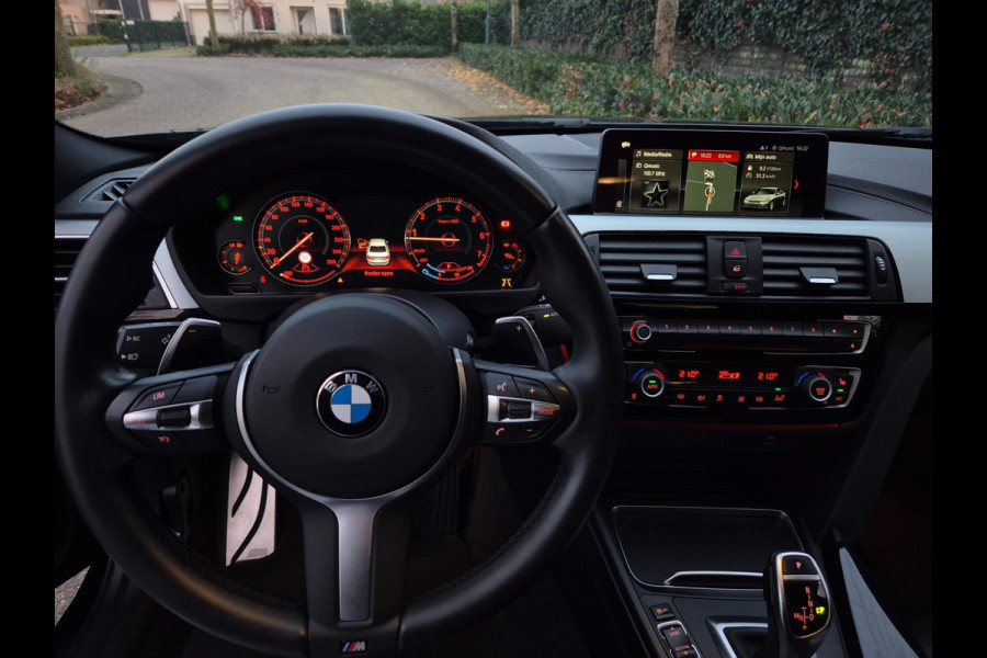 BMW 3-serie 320i M Sport Ed Apple CarPlay Trekhaak Camera Line Assist Shadow Executive