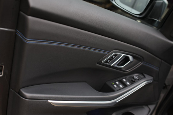 BMW 3-serie 330i M-Sport *Camera*Stoelverwarming*Led*Dealer onderhouden*