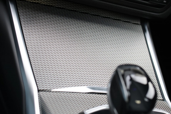 BMW 3-serie 330i M-Sport *Camera*Stoelverwarming*Led*Dealer onderhouden*