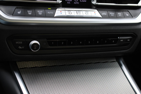BMW 3-serie 330i M-Sport *Camera*Stoelverwarming*Led*Dealer onderhouden*