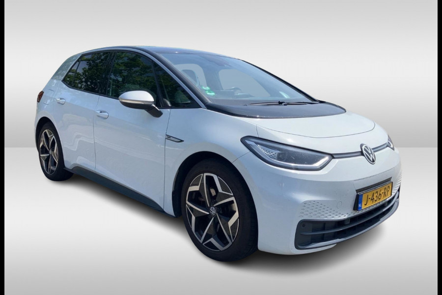 Volkswagen ID.3 First Plus 58 kWh / SOH 91,6% / Trekhaak / Camera / Keyless / Matrix LED / Interieurvoorverwarming / 19'' / DAB / 19'' / Navigatie / ACC