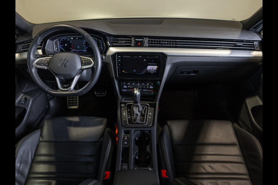 Volkswagen Passat Variant 1.5 TSI R-Line Business + / 150pk / Panorama dak / Achteruitrij camera / Stoelverwarming /