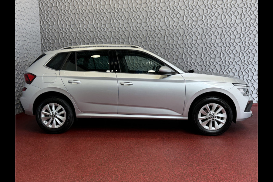 Škoda Kamiq TSI SELECTION 2025 CAMERA STOEL/STUUR ADAP.CRUISE VERW. CARPLAY NAVI VIR.COCKPIT LMV LED Top Auto's Wijchen, altijd 170 Nieuwe en bijna nieuwe Auto's met : Benzine /  PHEV / Plug in hybrid / Hybrid / Mild hybrid / Meerdere uitvoeringen leverbaar , Ambition , Business , Monte Carl