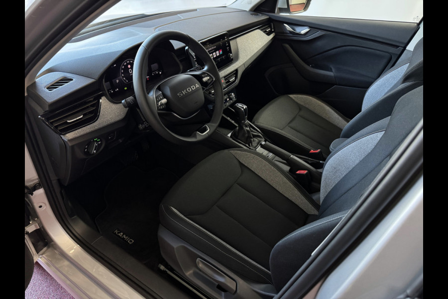 Škoda Kamiq TSI SELECTION 2025 CAMERA STOEL/STUUR ADAP.CRUISE VERW. CARPLAY NAVI VIR.COCKPIT LMV LED Top Auto's Wijchen, altijd 170 Nieuwe en bijna nieuwe Auto's met : Benzine /  PHEV / Plug in hybrid / Hybrid / Mild hybrid / Meerdere uitvoeringen leverbaar , Ambition , Business , Monte Carl