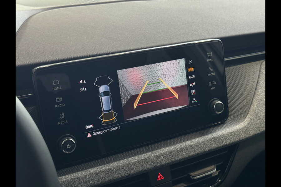 Škoda Kamiq TSI SELECTION 2025 CAMERA STOEL/STUUR ADAP.CRUISE VERW. CARPLAY NAVI VIR.COCKPIT LMV LED Top Auto's Wijchen, altijd 170 Nieuwe en bijna nieuwe Auto's met : Benzine /  PHEV / Plug in hybrid / Hybrid / Mild hybrid / Meerdere uitvoeringen leverbaar , Ambition , Business , Monte Carl