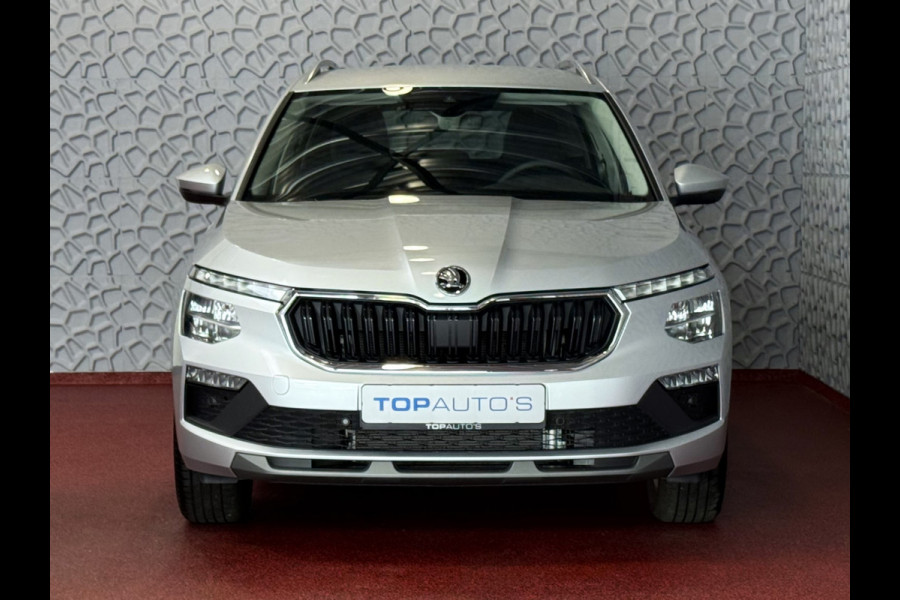 Škoda Kamiq TSI SELECTION 2025 CAMERA STOEL/STUUR ADAP.CRUISE VERW. CARPLAY NAVI VIR.COCKPIT LMV LED Top Auto's Wijchen, altijd 170 Nieuwe en bijna nieuwe Auto's met : Benzine /  PHEV / Plug in hybrid / Hybrid / Mild hybrid / Meerdere uitvoeringen leverbaar , Ambition , Business , Monte Carl
