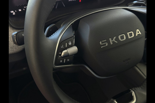 Škoda Kamiq TSI SELECTION 2025 CAMERA STOEL/STUUR ADAP.CRUISE VERW. CARPLAY NAVI VIR.COCKPIT LMV LED Top Auto's Wijchen, altijd 170 Nieuwe en bijna nieuwe Auto's met : Benzine /  PHEV / Plug in hybrid / Hybrid / Mild hybrid / Meerdere uitvoeringen leverbaar , Ambition , Business , Monte Carl