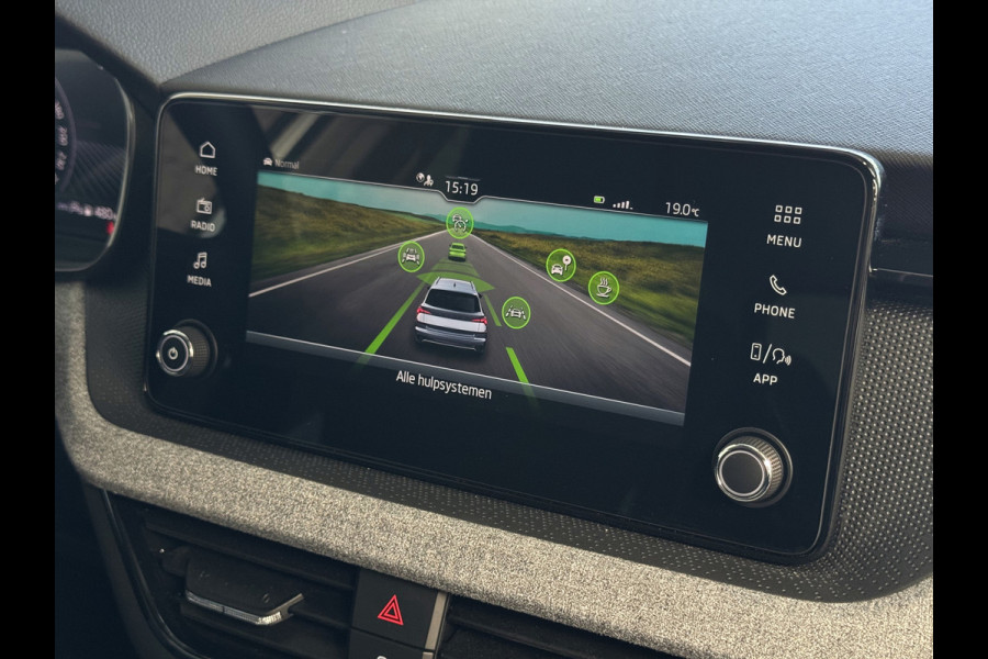 Škoda Kamiq TSI SELECTION 2025 CAMERA STOEL/STUUR ADAP.CRUISE VERW. CARPLAY NAVI VIR.COCKPIT LMV LED Top Auto's Wijchen, altijd 170 Nieuwe en bijna nieuwe Auto's met : Benzine /  PHEV / Plug in hybrid / Hybrid / Mild hybrid / Meerdere uitvoeringen leverbaar , Ambition , Business , Monte Carl