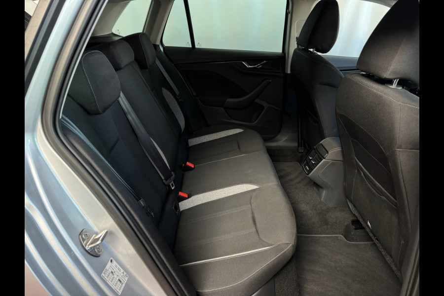 Škoda Kamiq TSI SELECTION 2025 CAMERA STOEL/STUUR ADAP.CRUISE VERW. CARPLAY NAVI VIR.COCKPIT LMV LED Top Auto's Wijchen, altijd 170 Nieuwe en bijna nieuwe Auto's met : Benzine /  PHEV / Plug in hybrid / Hybrid / Mild hybrid / Meerdere uitvoeringen leverbaar , Ambition , Business , Monte Carl