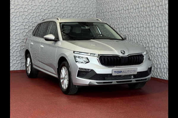 Škoda Kamiq TSI SELECTION 2025 CAMERA STOEL/STUUR ADAP.CRUISE VERW. CARPLAY NAVI VIR.COCKPIT LMV LED Top Auto's Wijchen, altijd 170 Nieuwe en bijna nieuwe Auto's met : Benzine /  PHEV / Plug in hybrid / Hybrid / Mild hybrid / Meerdere uitvoeringen leverbaar , Ambition , Business , Monte Carl
