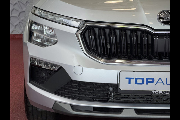 Škoda Kamiq TSI SELECTION 2025 CAMERA STOEL/STUUR ADAP.CRUISE VERW. CARPLAY NAVI VIR.COCKPIT LMV LED Top Auto's Wijchen, altijd 170 Nieuwe en bijna nieuwe Auto's met : Benzine /  PHEV / Plug in hybrid / Hybrid / Mild hybrid / Meerdere uitvoeringen leverbaar , Ambition , Business , Monte Carl
