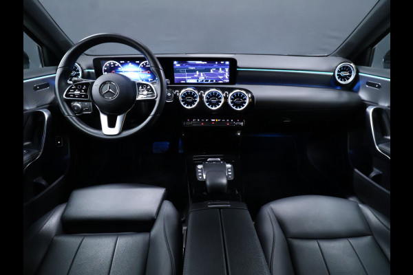 Mercedes-Benz A-Klasse 250 e Sport Luxury Limited [TREKHAAK, APPLE CARPLAY, CRUISE CONTROL, ACHTERUITRIJCAMERA, PDC V+A, STOELVERWARMING, AUTOMATSICHE AIRCO, NIEUWSTAAT]