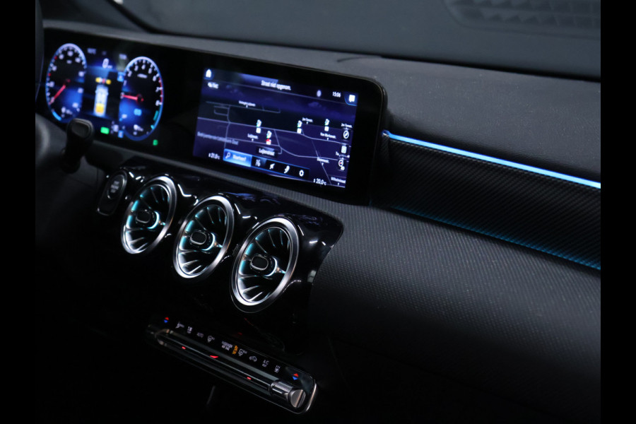 Mercedes-Benz A-Klasse 250 e Sport Luxury Limited [TREKHAAK, APPLE CARPLAY, CRUISE CONTROL, ACHTERUITRIJCAMERA, PDC V+A, STOELVERWARMING, AUTOMATSICHE AIRCO, NIEUWSTAAT]