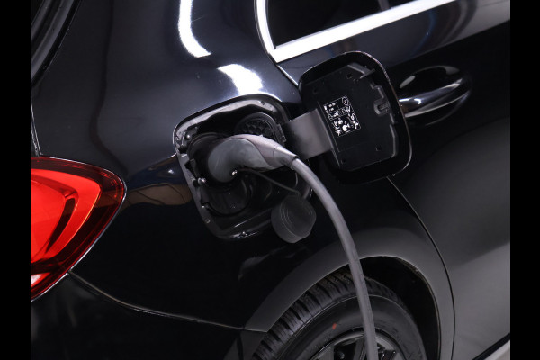 Mercedes-Benz A-Klasse 250 e Sport Luxury Limited [TREKHAAK, APPLE CARPLAY, CRUISE CONTROL, ACHTERUITRIJCAMERA, PDC V+A, STOELVERWARMING, AUTOMATSICHE AIRCO, NIEUWSTAAT]