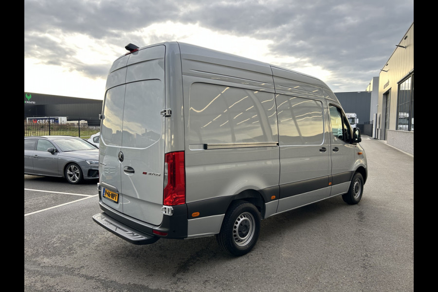 Mercedes-Benz Sprinter 317 CDI L2 H2 Pro LED / MBUX / Navigatie / Camera / Parkeersensoren / Cruise control / Airco / 270 Graden achterdeuren