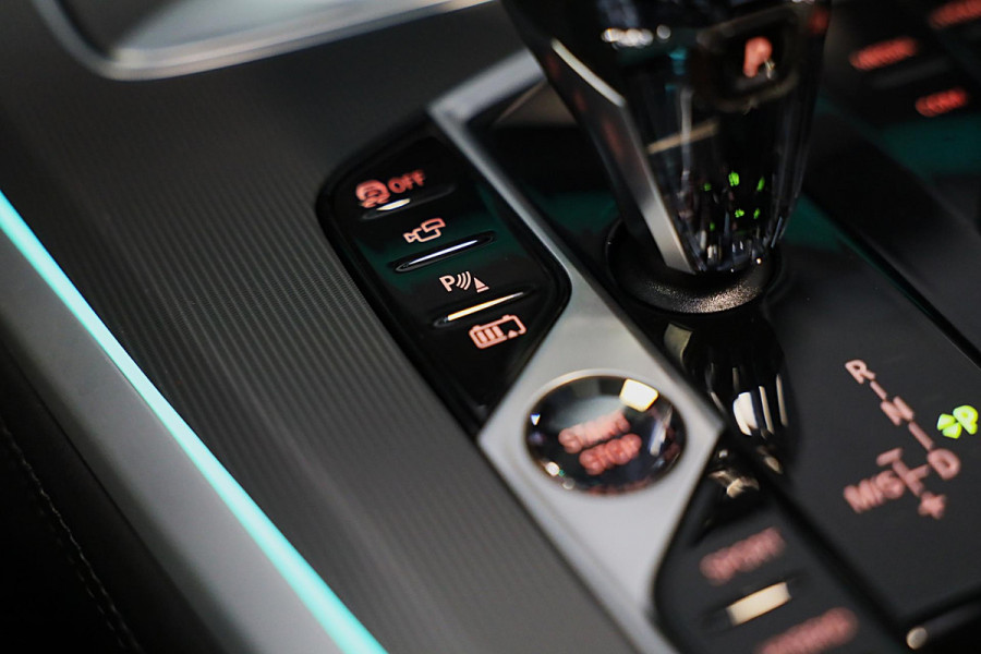 BMW X5 XDrive45e High Executive M Line / SWAROVSKI / 360 Camera / Head Up / Leder / F1 / Open Pano / Laser Koplampen / 22 Inch